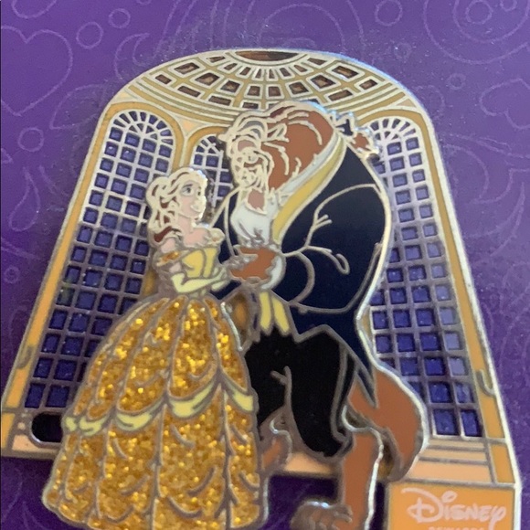 Authentic Disney Rare VISA Members only pin 2017 - Picture 2 of 4